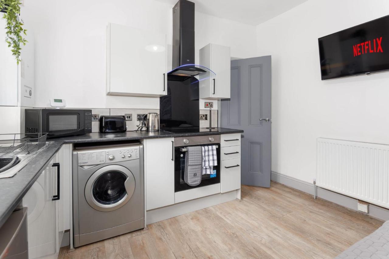 Newly Renovated Apartments In Liverpool - Extended Stay Exterior foto